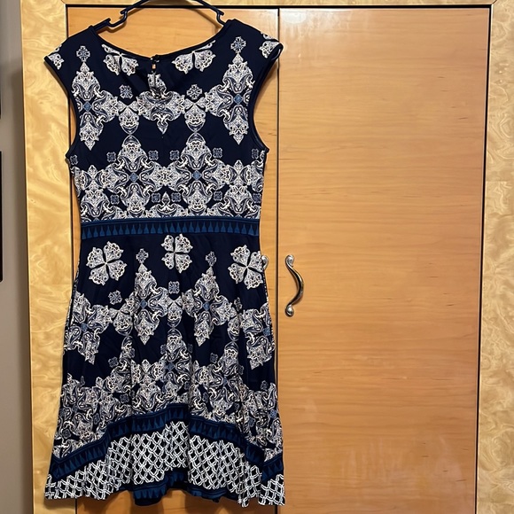 Small dress from New York and Company - Picture 2 of 2